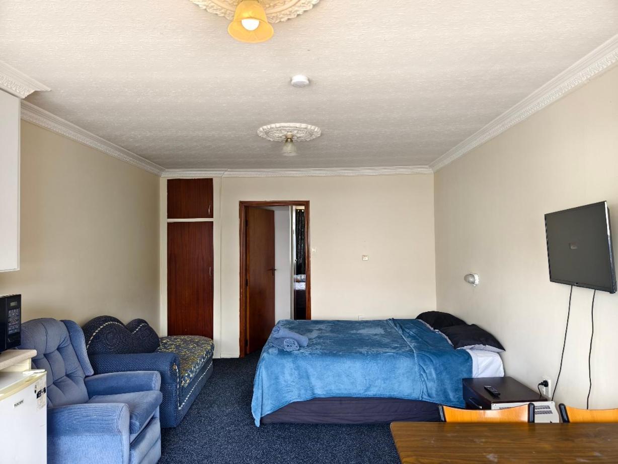 Ferry Motel Christchurch Buitenkant foto