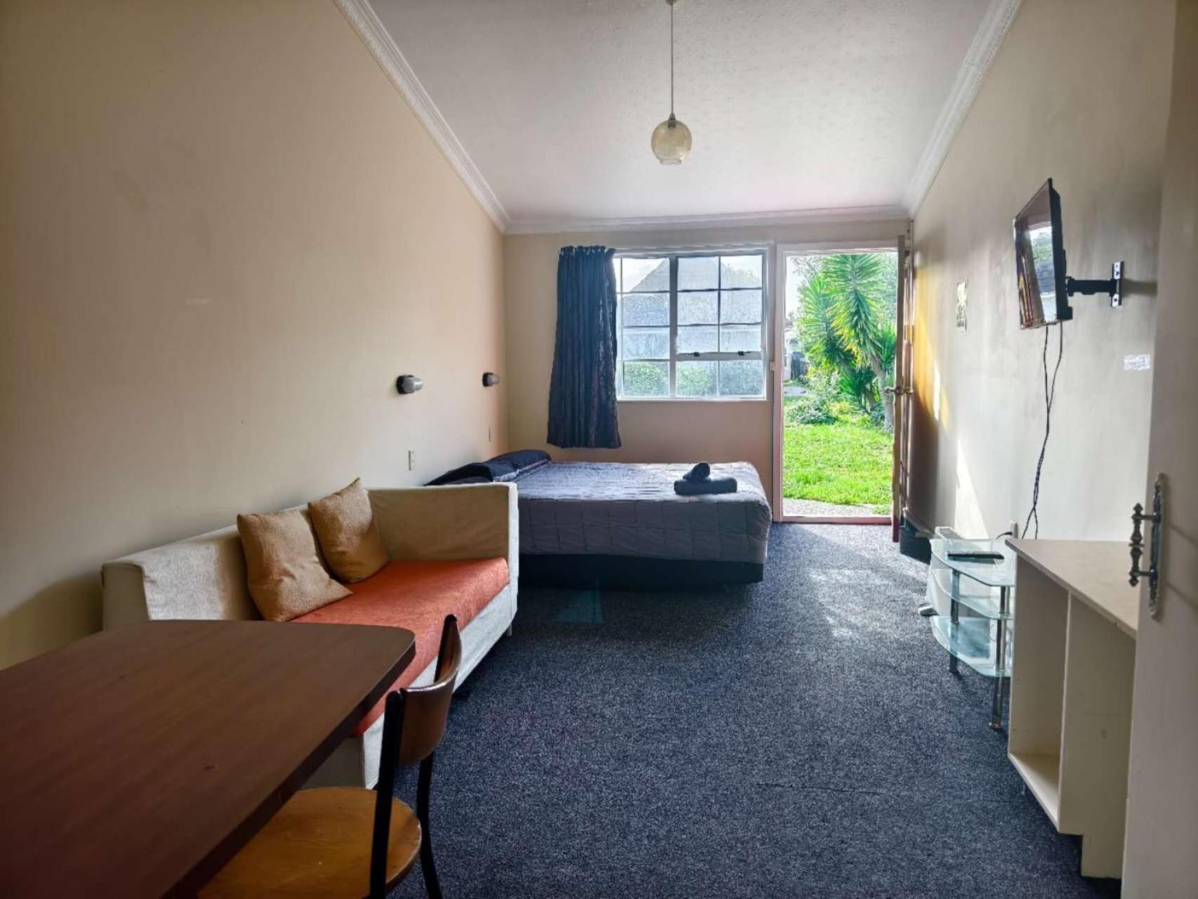 Ferry Motel Christchurch Buitenkant foto